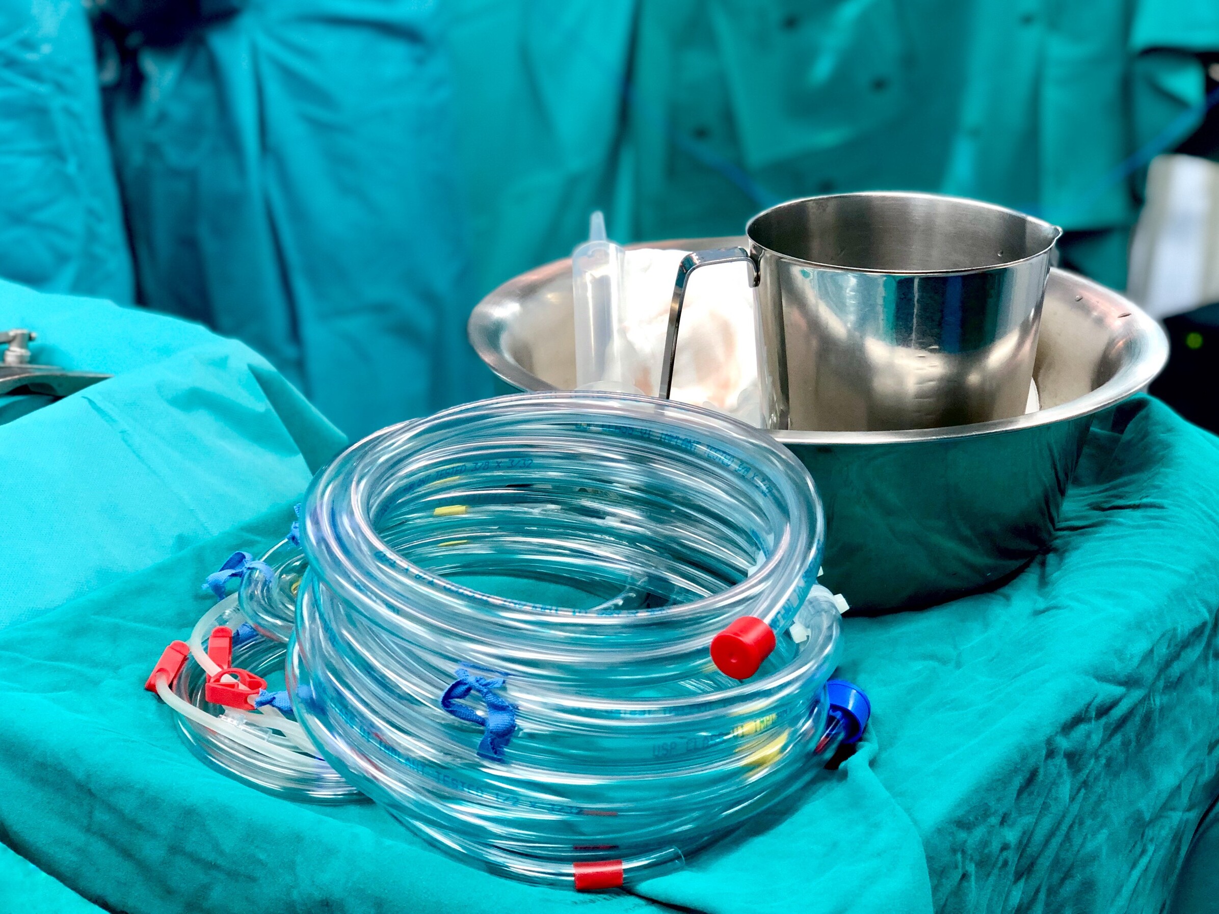 tubing,circuit,of,heart,lung,machine,for,cardiopulmonary,bypass.,open